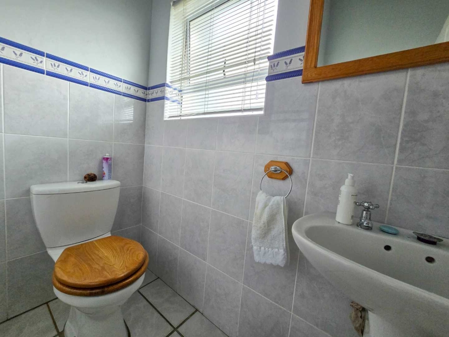 4 Bedroom Property for Sale in Stilbaai Wes Western Cape